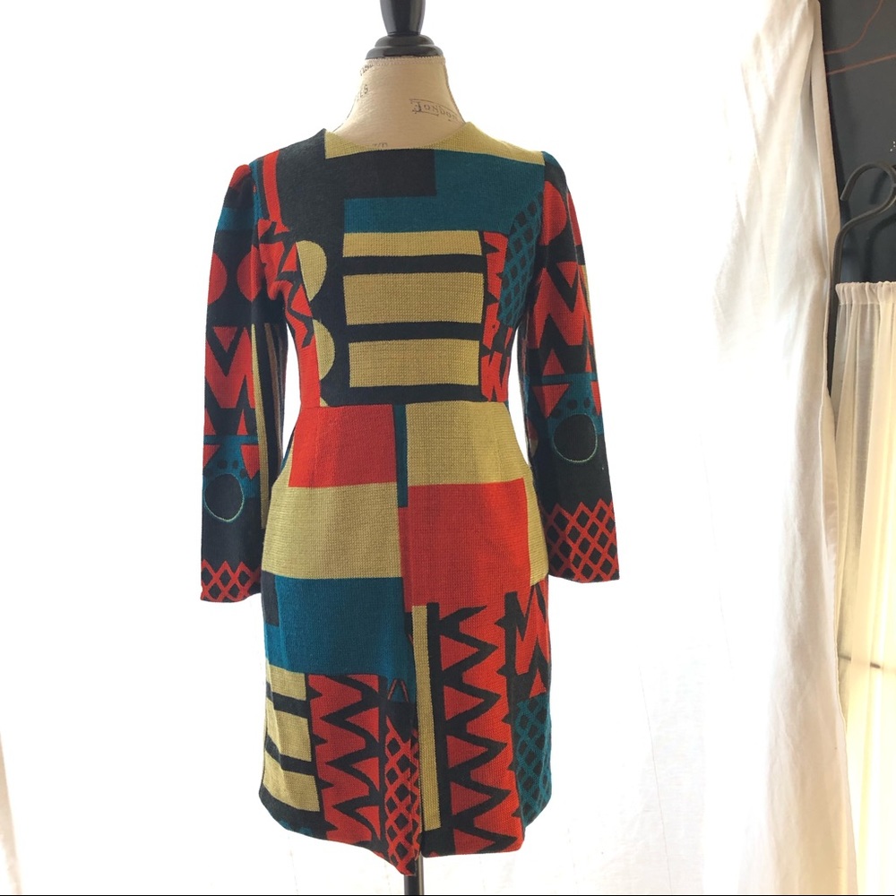 Color-blocked Shift Dress - Picture 2 of 16